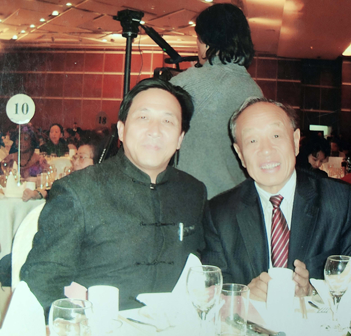 2 前外交部部长李肇星同吴建荣大师第在北京人民大会堂参加会议.jpg