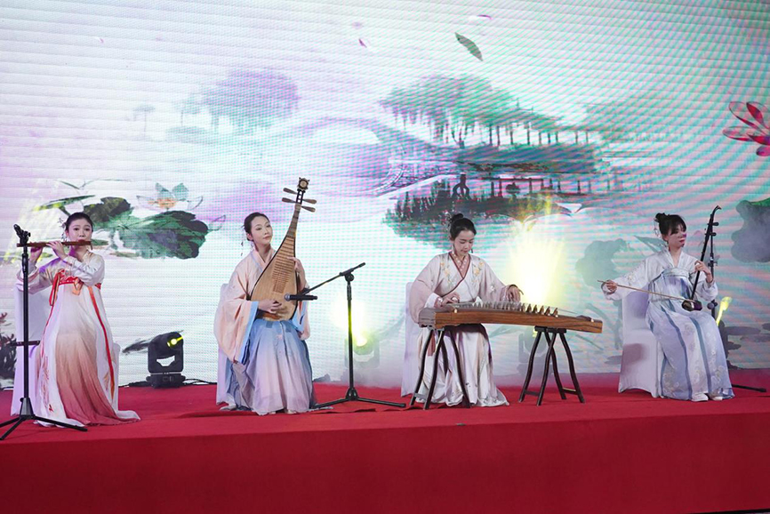 8  《弦乐表演》.jpg